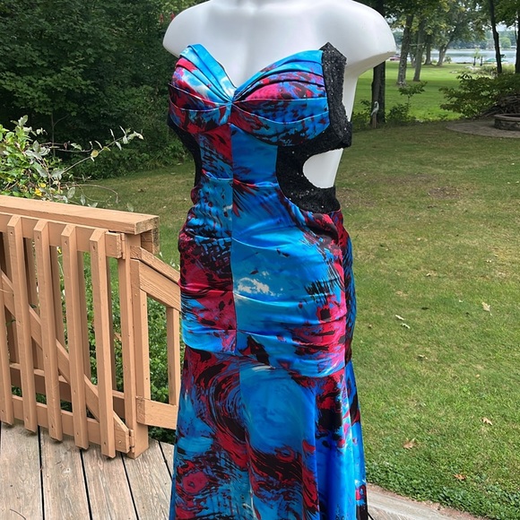 Blondie Nites satiny & sexy mermaid gown 1 - Picture 3 of 15